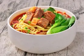 煮面条，冷水还是沸水下锅？很多人做错，难怪口感不好没有劲道！图片