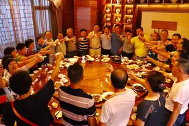 七律 · 四十年同学聚会图片