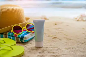 去年没用完的防晒霜，今年还能接着用吗？图片