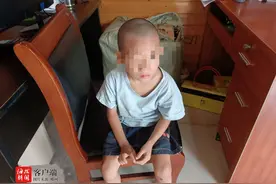 小男孩溜上公交车迷路 海口“公交侠”与民警爱心接力帮助回家图片