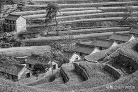 87年我深夜搭救村里落水女老师，因此惹来闲话，她一怒之下嫁给我图片