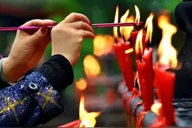 烧香时除了虔诚，还要说这2个词，有很多人却不知道！你说了吗？图片