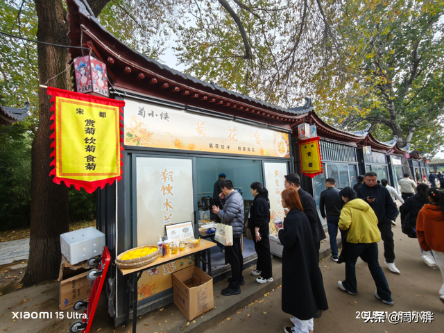 15分钟617人登顶龙亭大殿，传统观光景区迈向沉浸夜游的关键一步