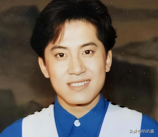 他8次上春晚	，作死被捕入狱，如今56岁无人问津，沦落到四处走穴