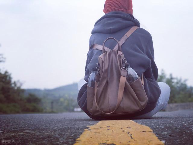 一个人旅行，最怕的不是贵，不是累，而是这件事