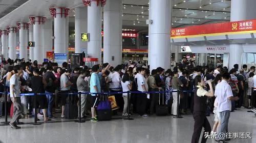 五一出行慌了！大批航班无故取消，原因太现实