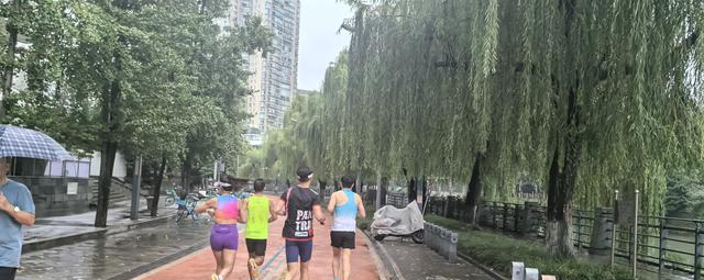 大众跑者有氧慢跑，30~50分钟黄金时长	，综合效益好！