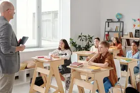 薪资待遇揭秘：江苏的乡镇公务员透露工资情况和工作经历，羡慕图片