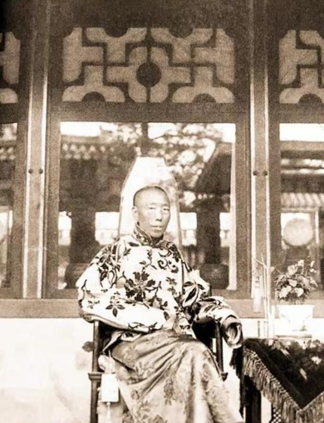 北京挖出大太监李莲英之墓，开棺后	，考古人员被吓得浑身发抖