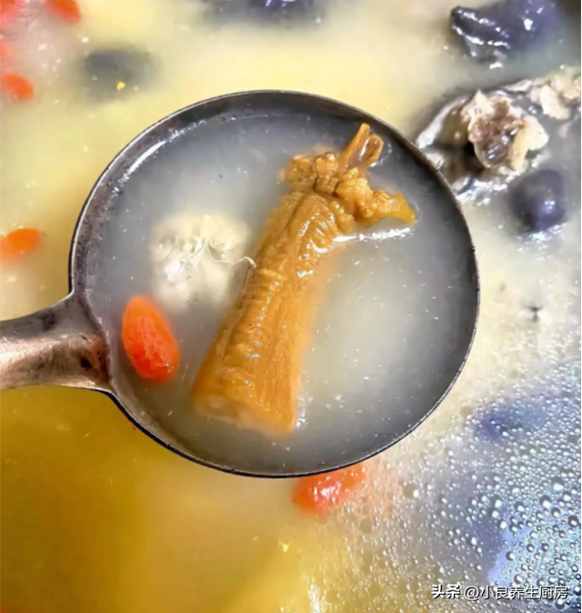 花胶红枣炖乌鸡汤 2026年花胶红枣炖乌鸡汤的做法