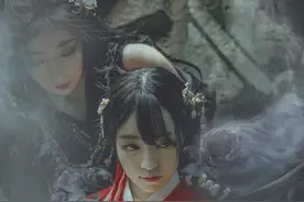 女子上山采灵芝，被小伙玷污有蹊跷，她急忙拿出了锄头图片