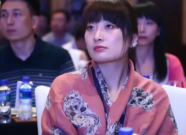 宗庆后塌房牵连刘强东，被曝3个女人6个孩子，章泽天评论区炸锅！