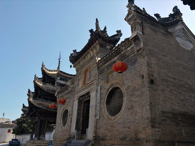 我国“散装”街，陕鄂豫三省瓜分一条街，三权分立奇观全国独一份