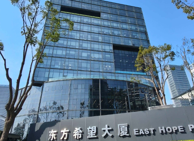 最另类中国首富，低调的商业教父，终于藏不住了！