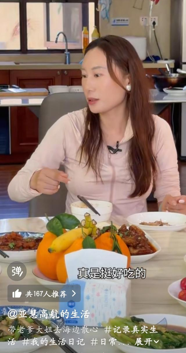 大家发现没小娜丢帽子时亚慧有多淡定，小娜就有多急这就是差距