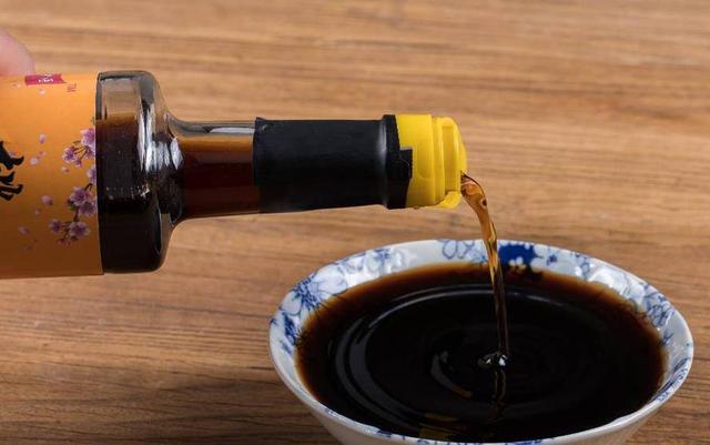 鱼刺卡喉怎么办？还在吞饭喝醋？医生教你正确处理方法