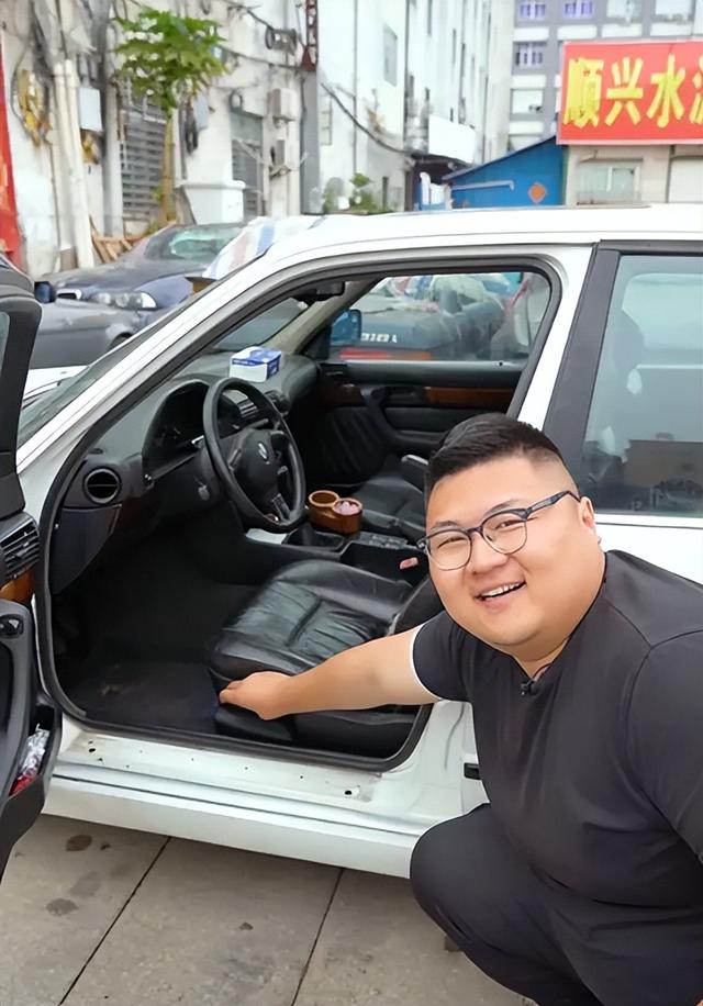 离婚一个月后再看猴哥与前妻，一个开始找下家，一个“名声扫地”