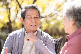 老人还有多久活，看吃饭就知？吃饭有4表现，活不久了？一文告知图片