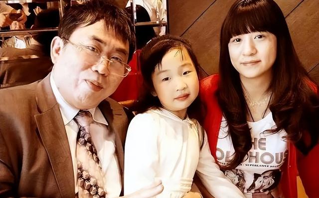 聂卫平去世不到一天，小23岁妻子过往被扒，原来她才是人间清醒