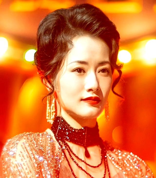 女演员身材很重要，同样穿旗袍，39岁热依扎与36岁柴碧云差别明显