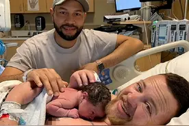 美国男子自然怀孕，成功产下一名男婴，问题来了，该叫妈还是爸图片