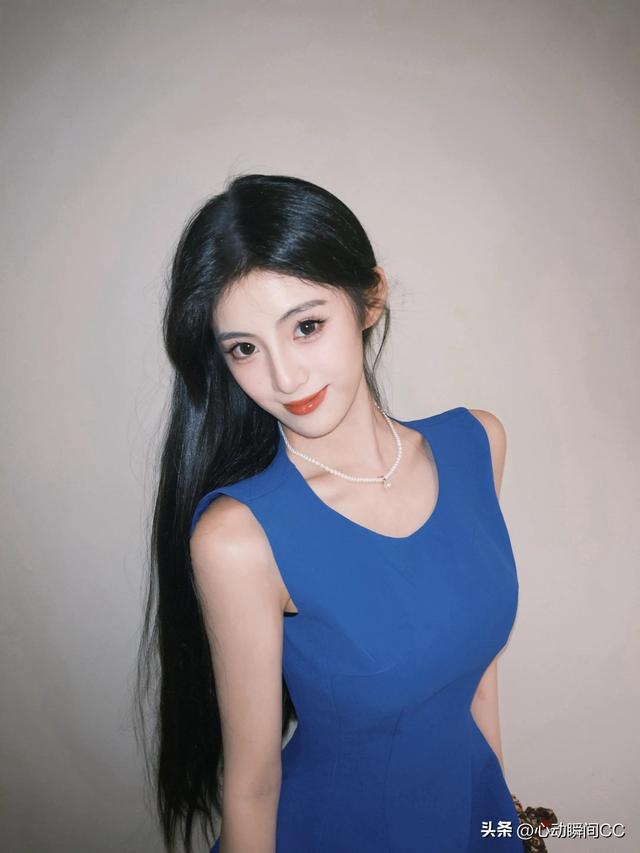 中传校花李乐涵，明眸摄人又有黑天鹅气质，妩媚到让人沦陷！