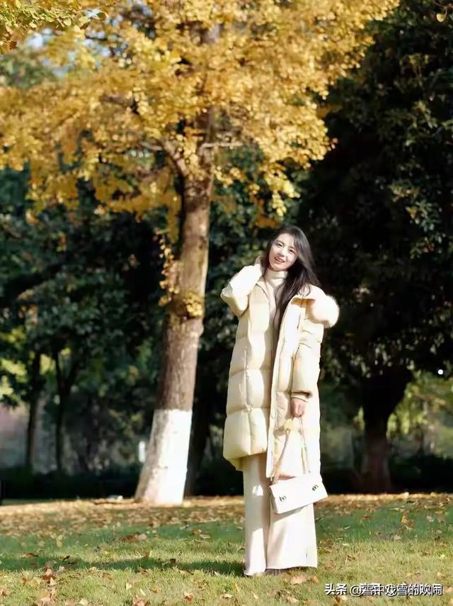 河南郑州一校花好漂亮， 身高168cm体重46kg ，美的让人移不开眼