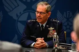 美司令曾警告：一旦中国在台海设禁飞区，美军将击沉解放军的战舰图片