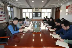 穆棱市人民检察院召开党组（扩大）会议传达贯彻全国两会精神图片