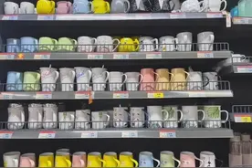 警惕！你家玻璃杯可能正在释放毒素，白开水变毒水！立即检查!图片