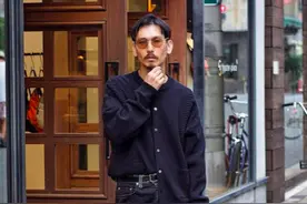 中年男人，包包就别再背“公文包”和“腰包”了，换成这些更时髦图片