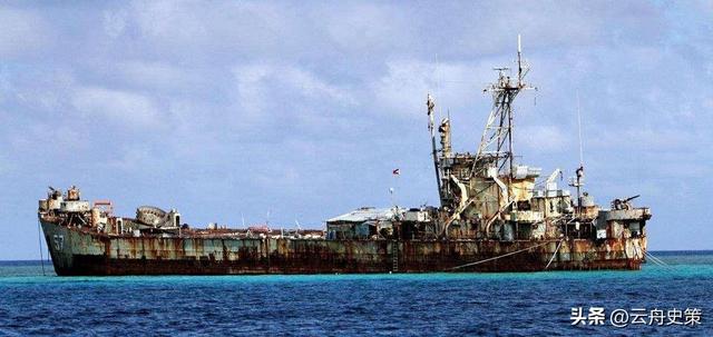 趴在中国仁爱礁9000多天的菲律宾军舰，如今已经再也拖不走了！