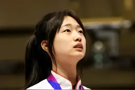 真牛！17岁黄雨婷夺冠后，家门口热闹非凡，市委书记连夜去她家图片