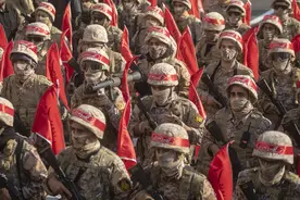 中东大战一触即发？伊朗52万大军高度戒备，美国动手就反击图片