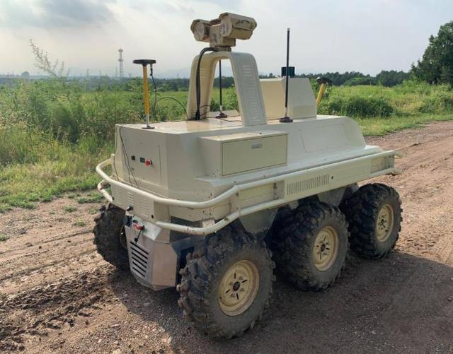 中印边境，印军顶着大雪瑟瑟发抖，中国却派出了机器人，怎么比？