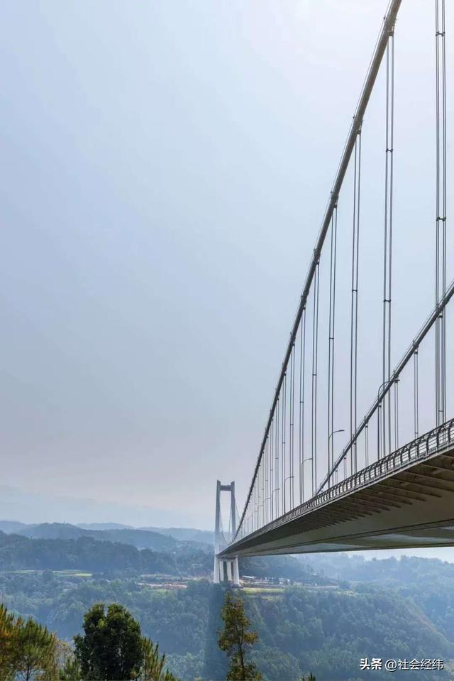 云端悬索跨峡谷！腾冲龙江特大桥，亚洲海拔第一的天路奇观