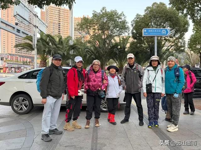 新年登高、祈愿美好,攀登富民金铜盆山,我们用徒步迎接2026