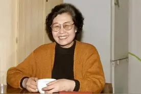 88岁歌唱家住养老院17年，子女被人谩骂，背后原因让人感动落泪图片