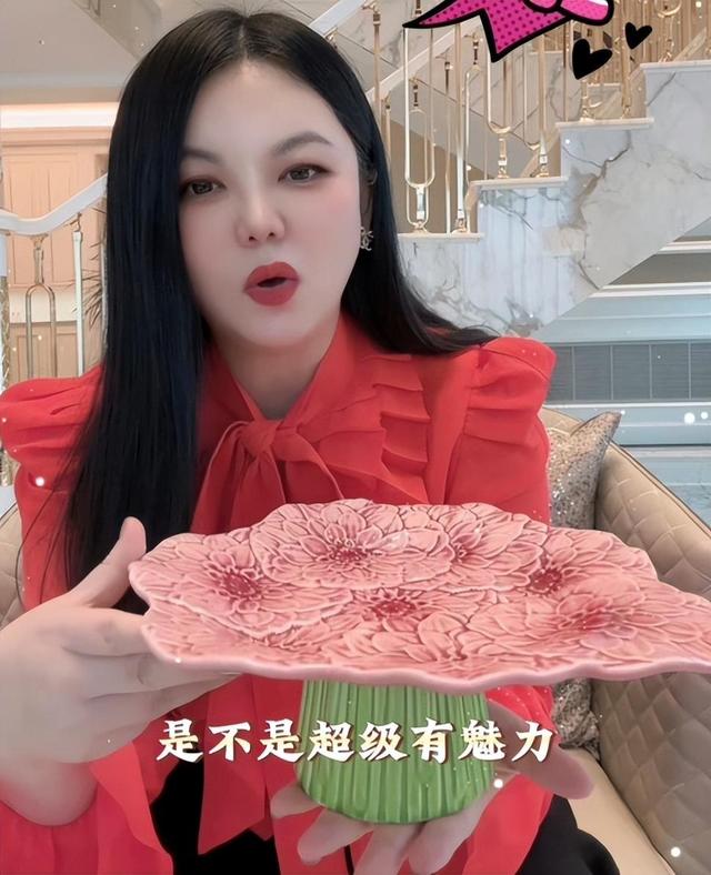 李湘担心的事情还是发生了，16岁王诗龄成了母亲的“牺牲品”！