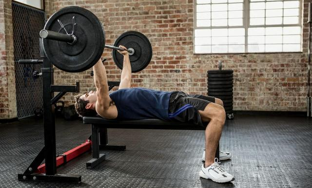 中年人最佳保持身材的方法——多做力量训练