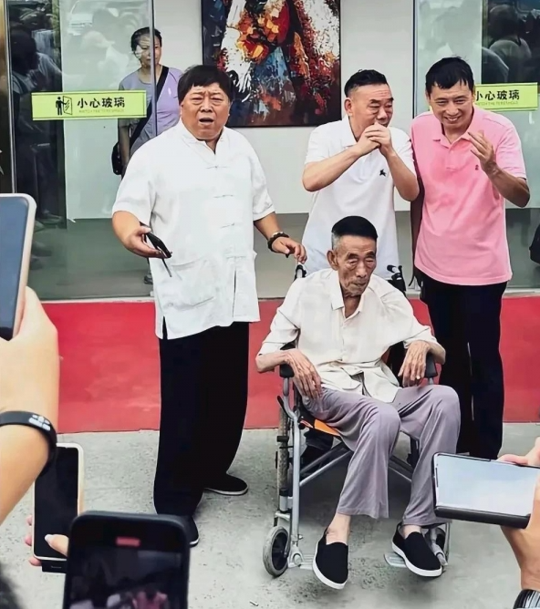 直到看清宗庆后去世后儿女如今的处境，才明白杨少华有多“精明”