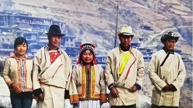 这个一妻多夫制的民族，晚上怎么过？女人直言：没有幸福可言