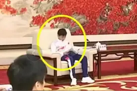 笑喷了！全红婵被领导接待，全程不自在，我一个跳水的让我来干啥图片