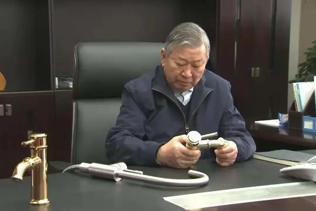 他把亲儿子“苏泊尔”贱卖法国，仅留0.01%，如今值430亿！后悔吗