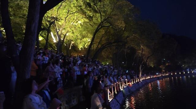 千山夜游爆火！森林星空音乐会最吸睛