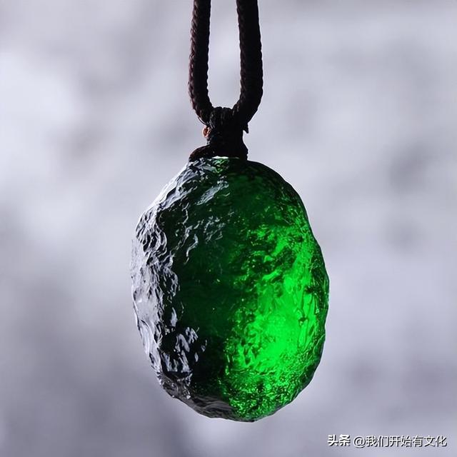 古玩市场上统称“水晶”或“琉璃”的各种玻璃陨石的初步材质分析