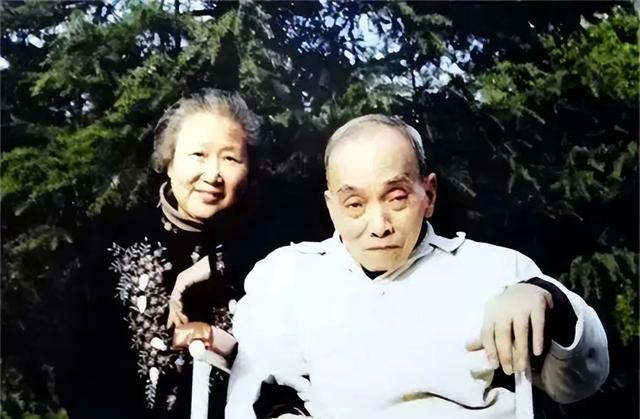 他被判死刑	，行刑前一天晚上借口肚子疼上厕所，看守说：早去早回
