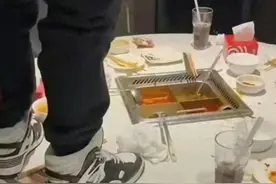 海底捞“小便事件”涉事店线上结账已全部退款 律师：肇事者或涉寻衅滋事图片