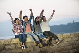 青少年犯罪率上升，了解背后的原因图片