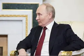 普京很高兴！普京称在克宫遇到大批中国游客 并邀请中国小女孩合影图片